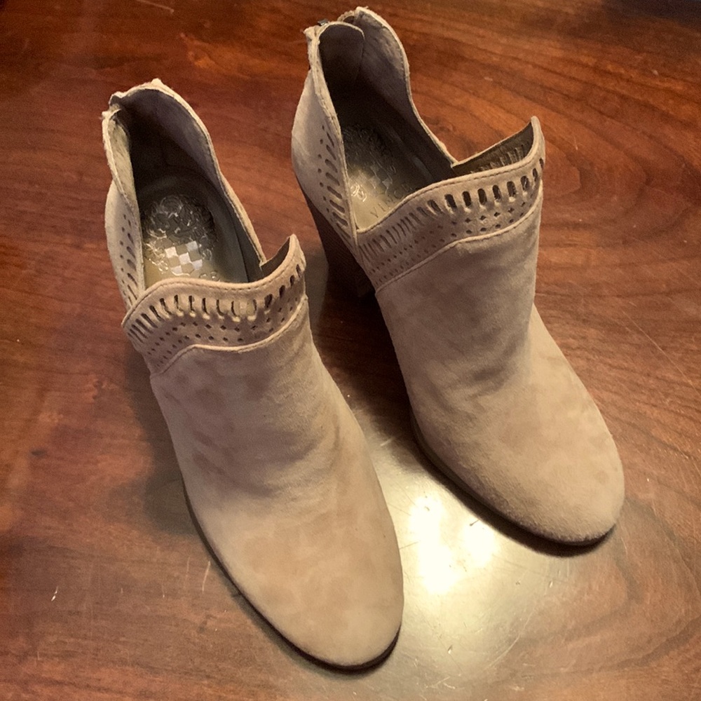 Vince Camuto VC-Fileana suede bootie size 5.5